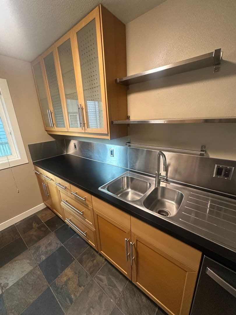 Portland Apartment: 4934-4942 NE 32nd Place