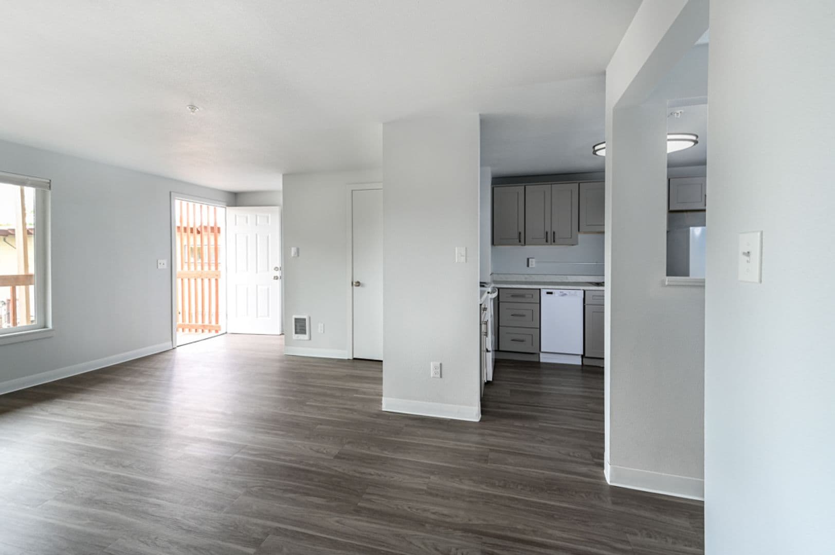 Portland Apartment: 12520 SE Stark