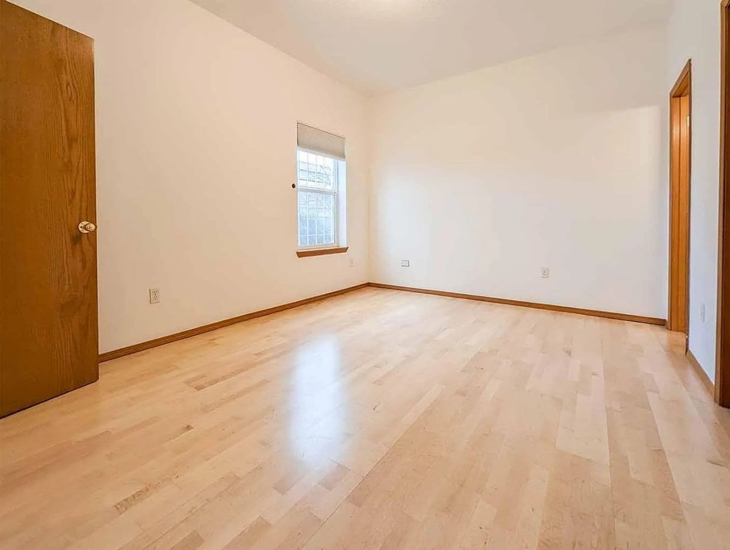 Portland Apartment: 2522 NW Vaughn