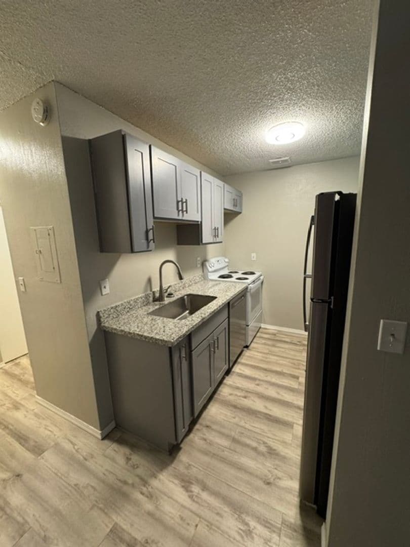 Portland Apartment: 957 NE 122nd Ave
