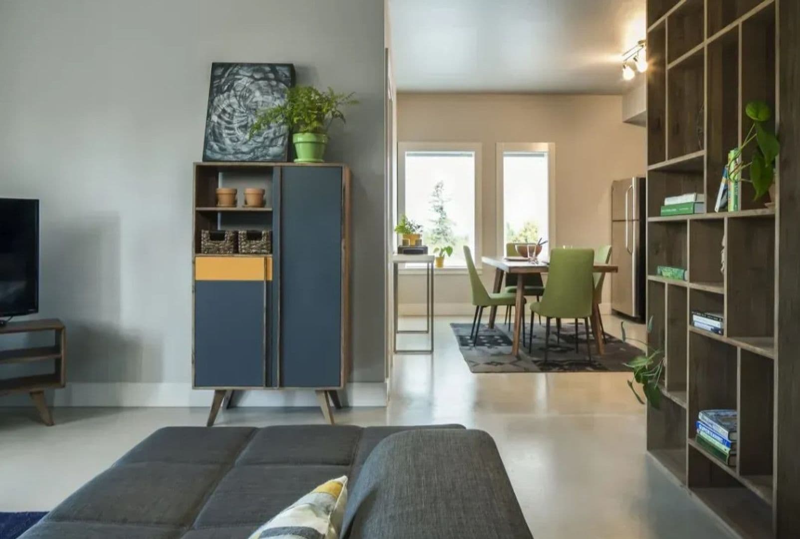 Portland Apartment: 909 NE Oneonta Street