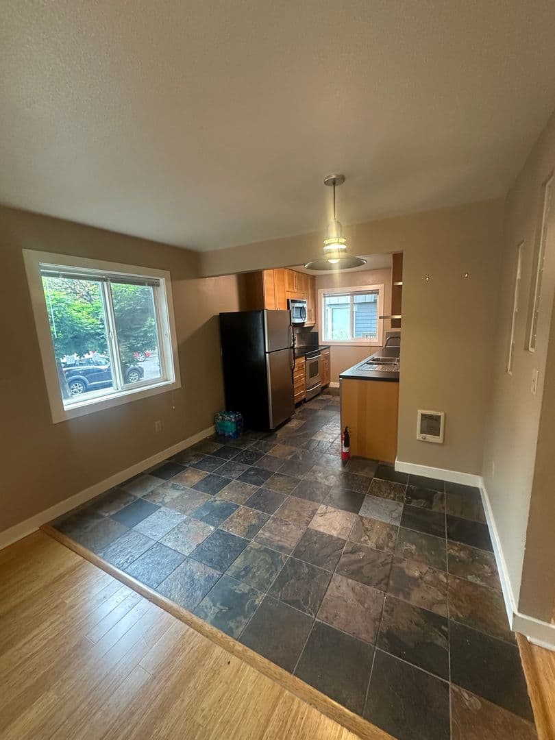 Portland Apartment: 4934-4942 NE 32nd Place
