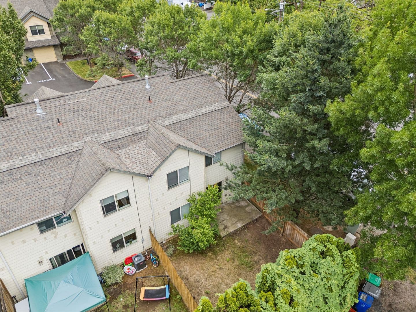Gresham Apartment: 1411 - 1499 SE Roberts Drive