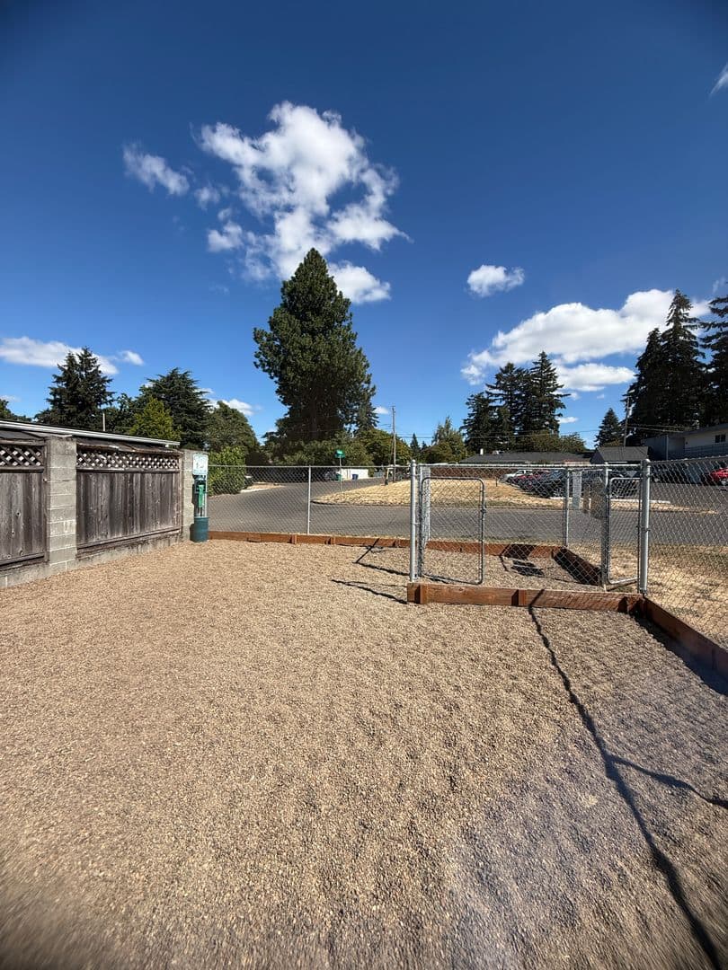 Portland Apartment: 11211 NE Weidler St