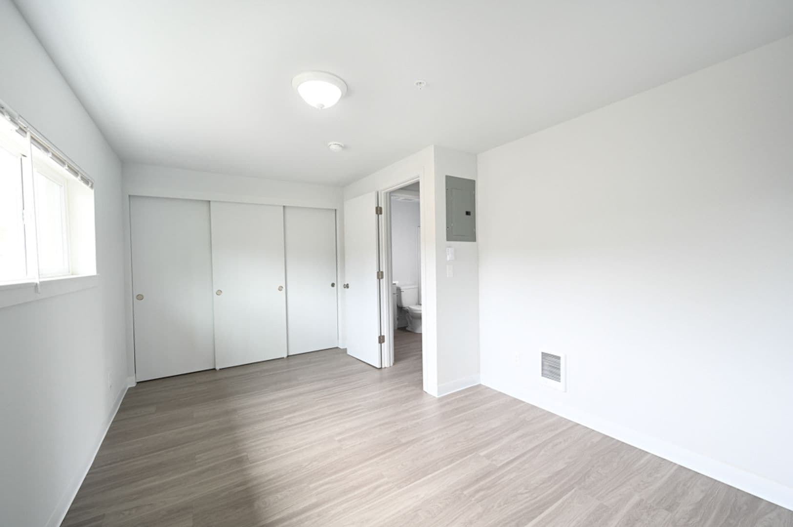 Portland Apartment: 12520 SE Stark
