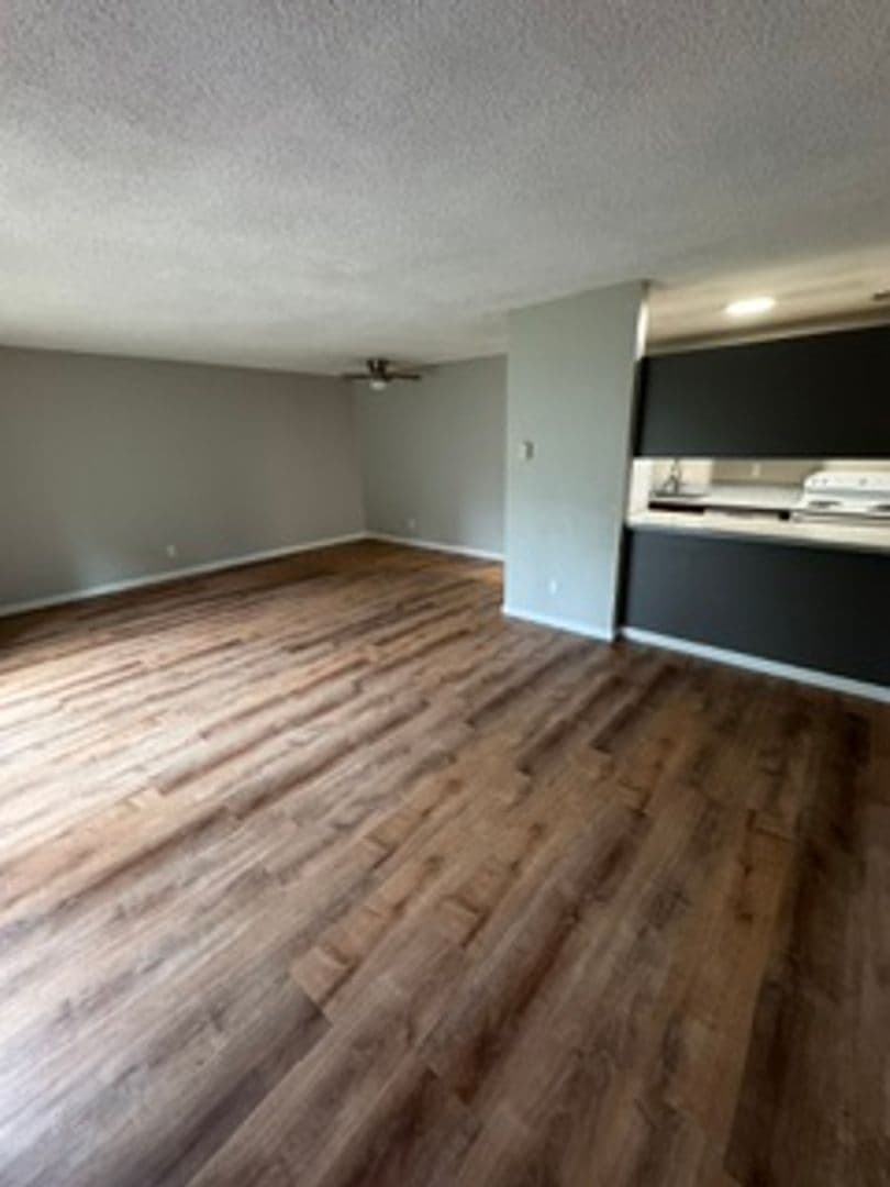 Portland Apartment: 957 NE 122nd Ave