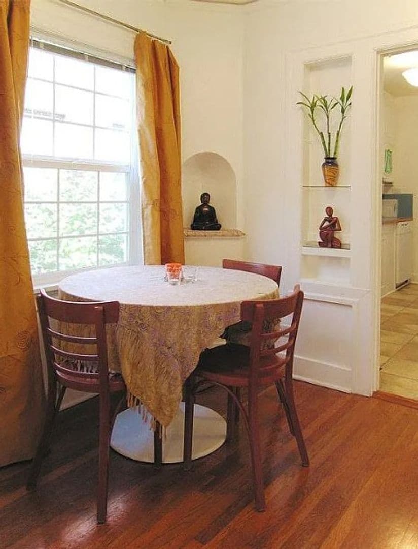 Portland Apartment: 2445 NW Quimby Street