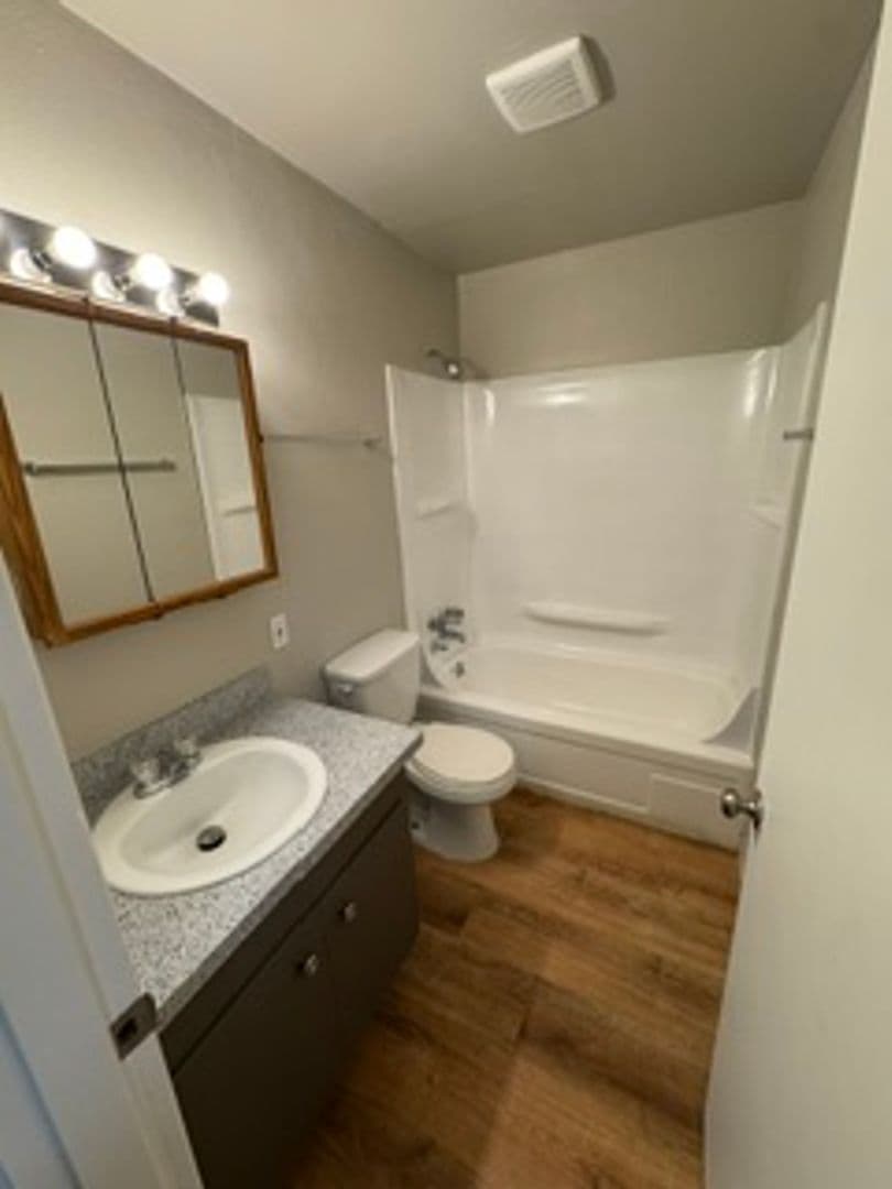 Portland Apartment: 957 NE 122nd Ave