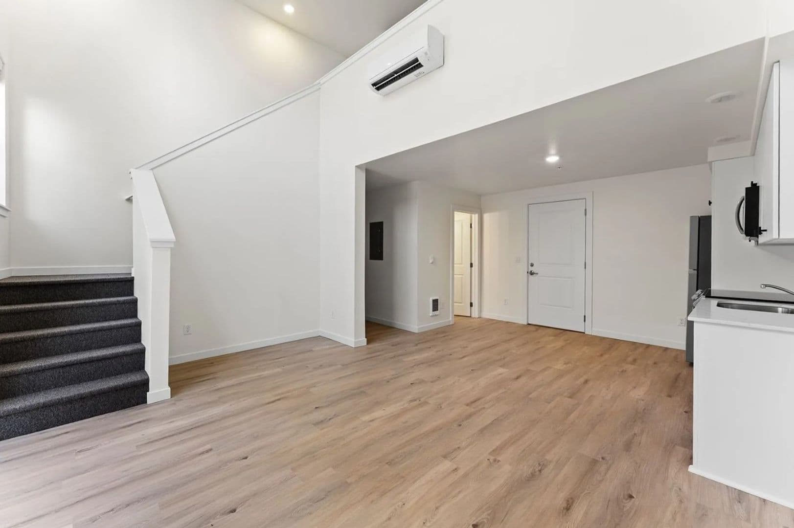 Portland Apartment: 1820 NE Davis Street