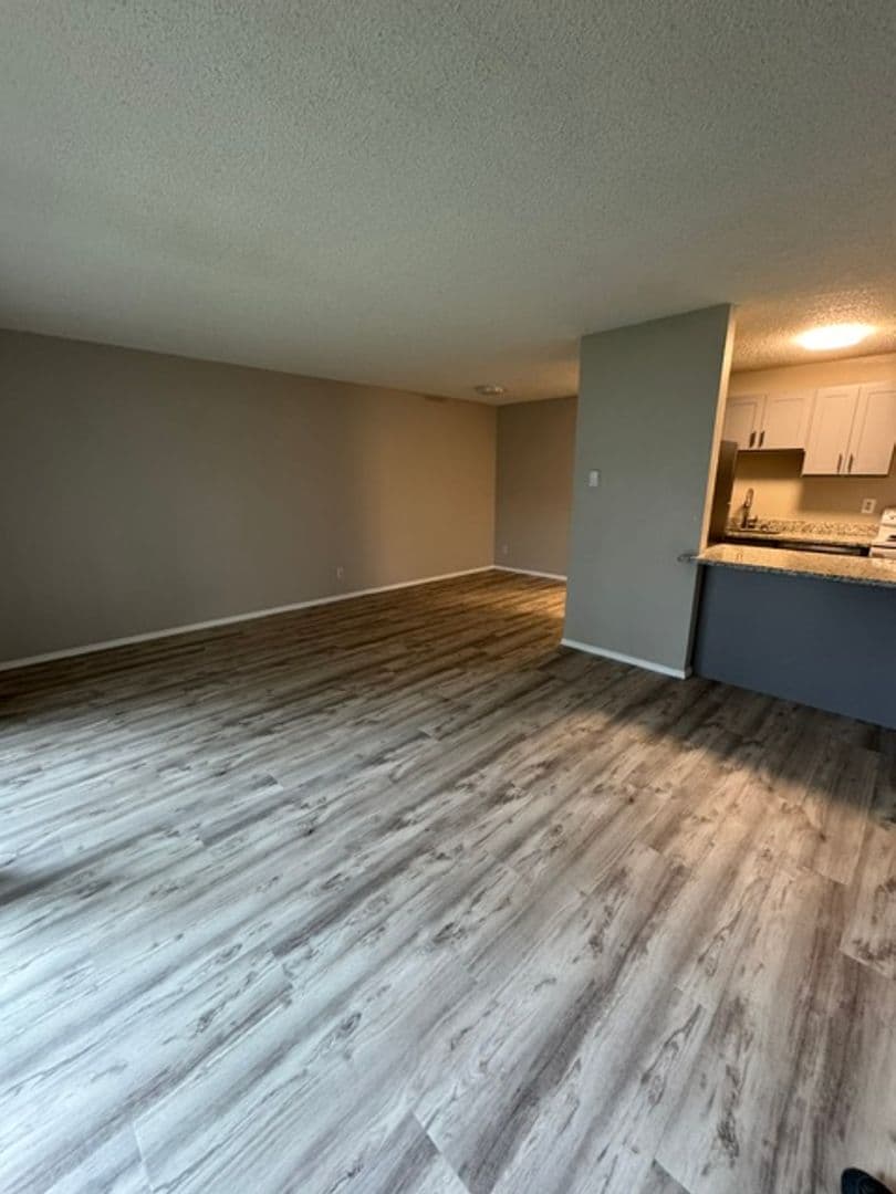 Portland Apartment: 957 NE 122nd Ave