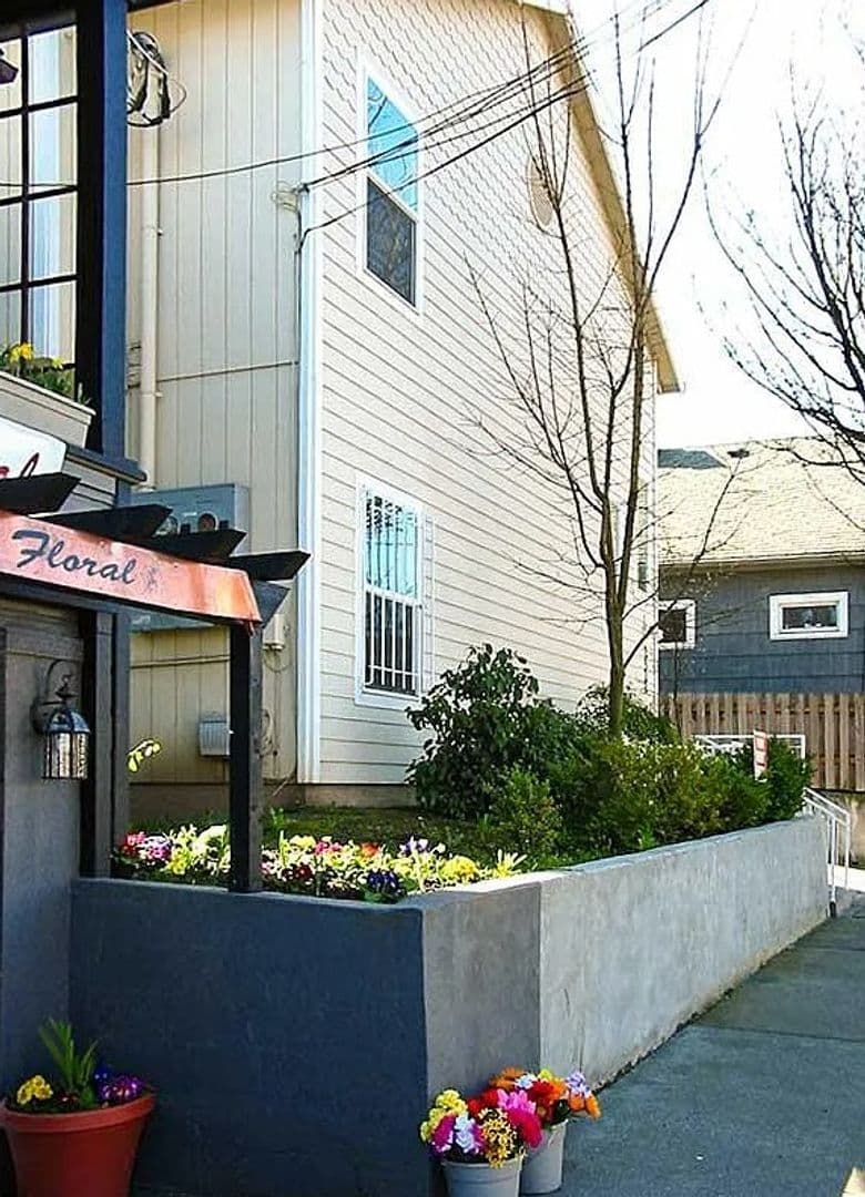 Portland Apartment: 2522 NW Vaughn