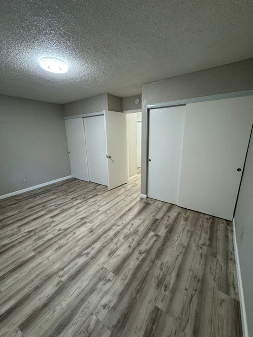 Portland Apartment: 957 NE 122nd Ave