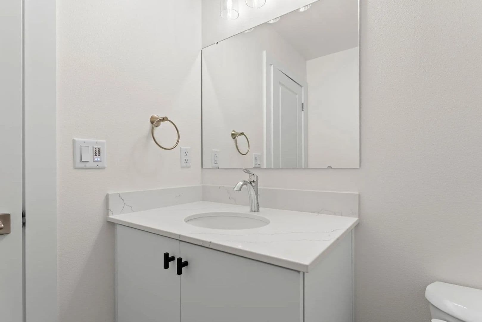 Portland Apartment: 1820 NE Davis Street