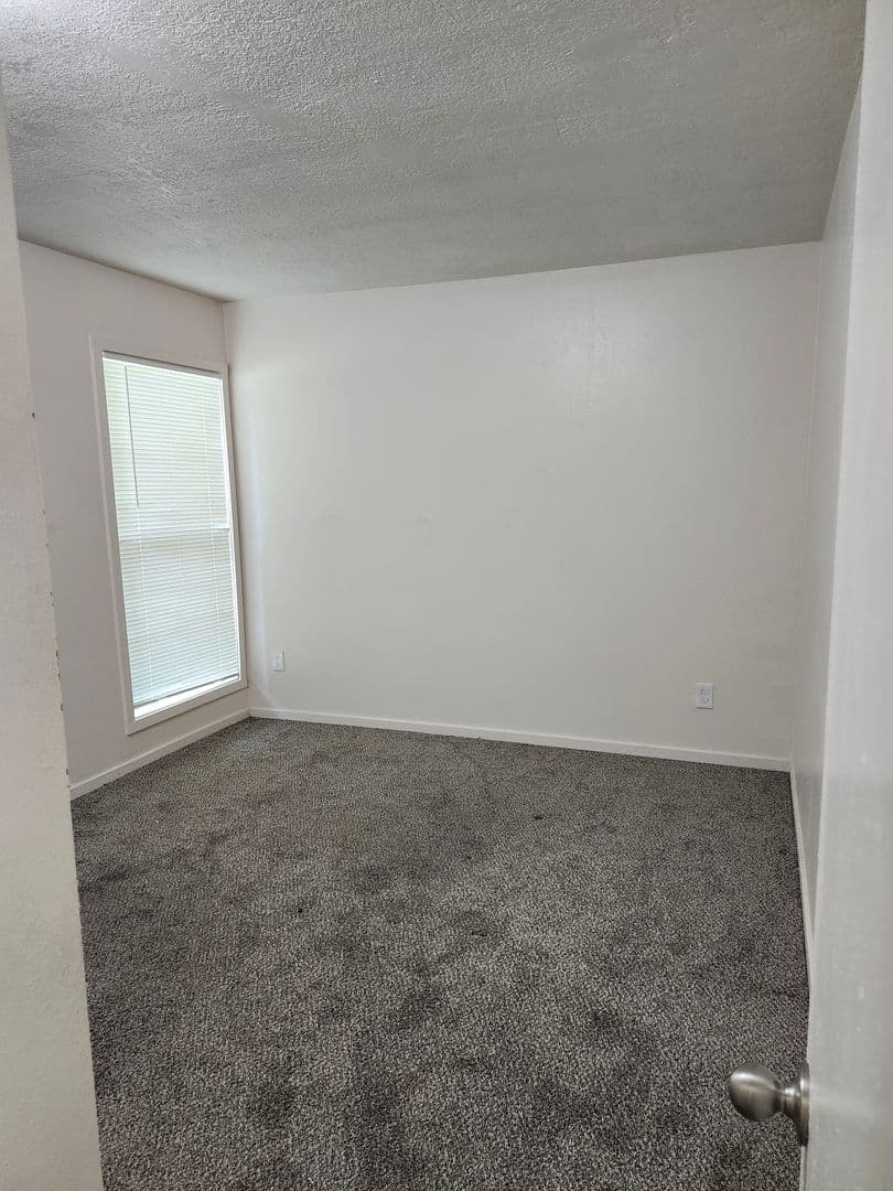 Beaverton Apartment: 8600 SW Scholls Ferry Rd