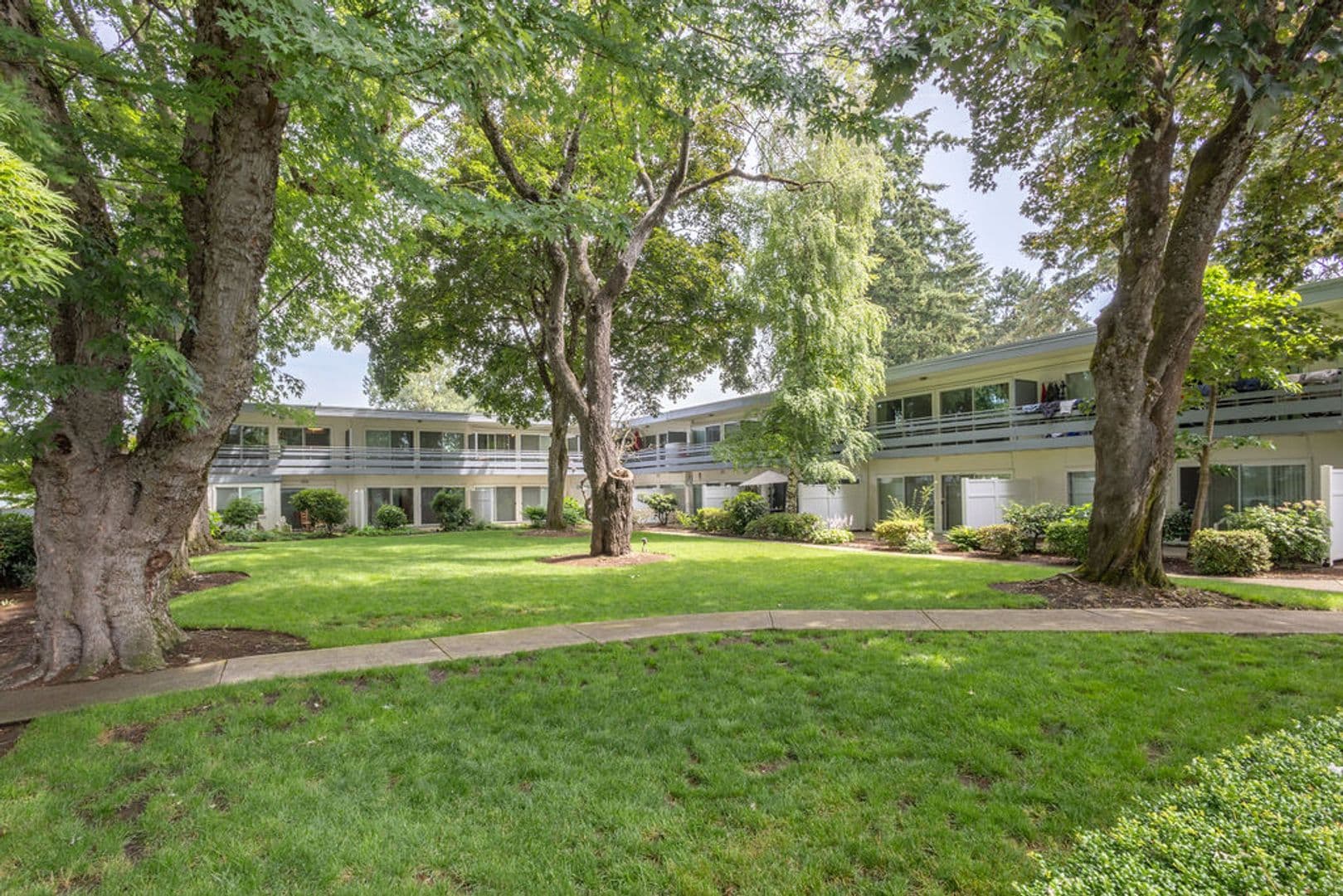 Portland Apartment: 11211 NE Weidler St