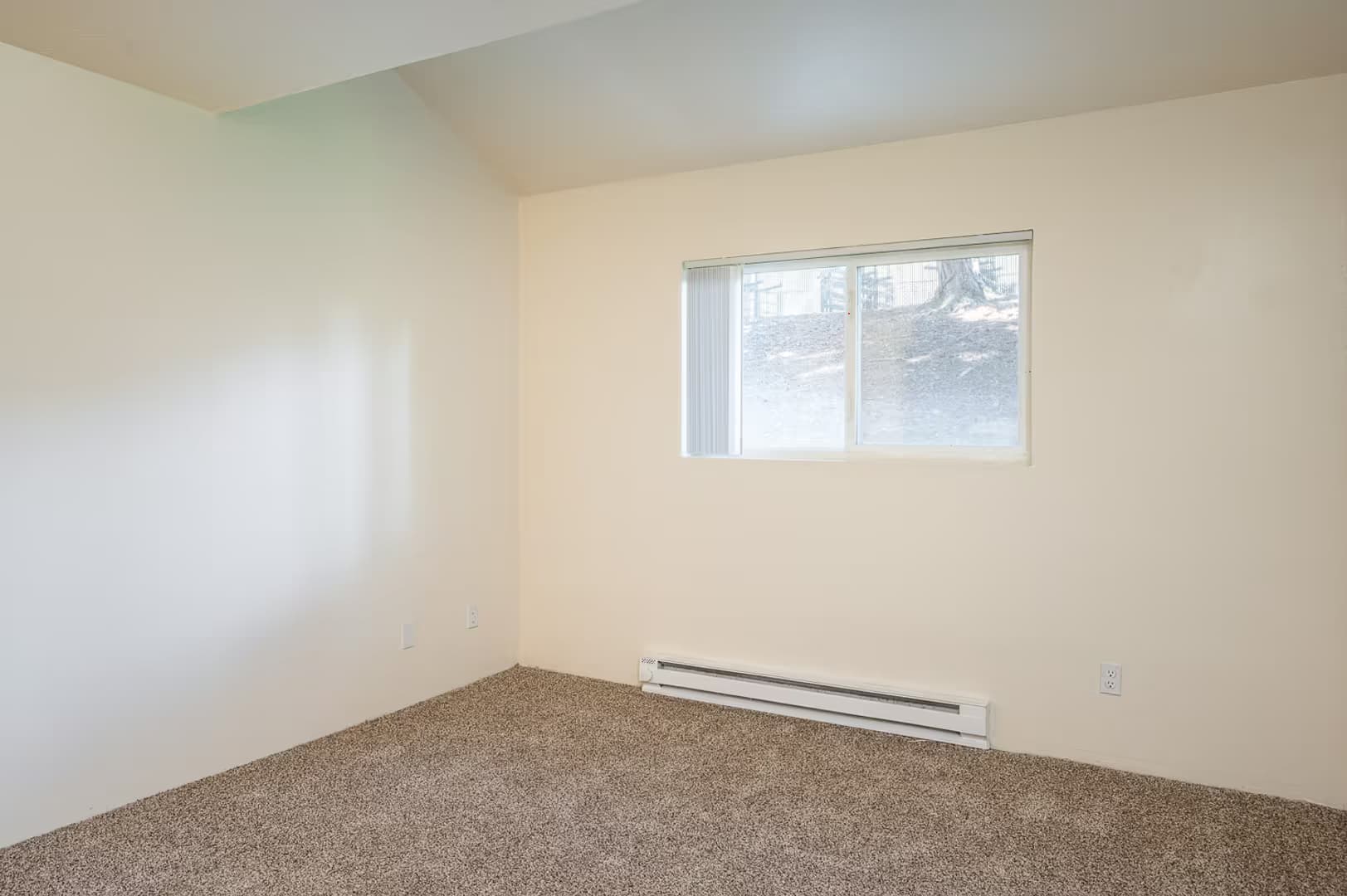 Gresham Apartment: 24050 SE Stark St