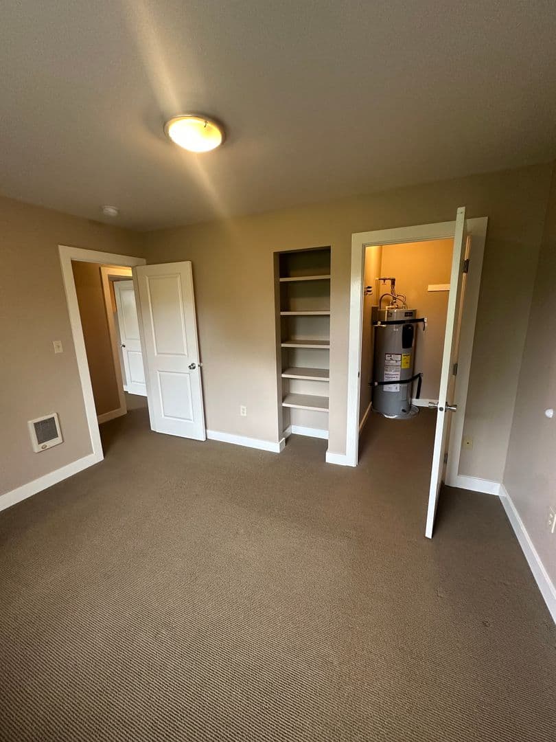 Portland Apartment: 4934-4942 NE 32nd Place
