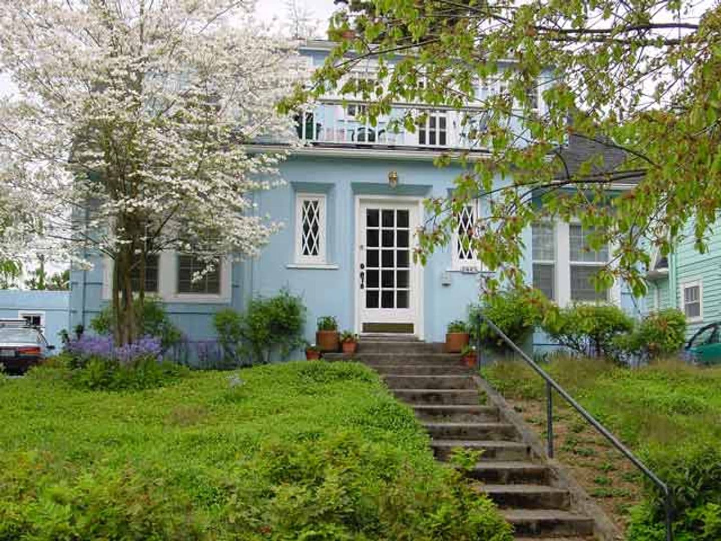 Portland Apartment: 2445 NW Quimby Street