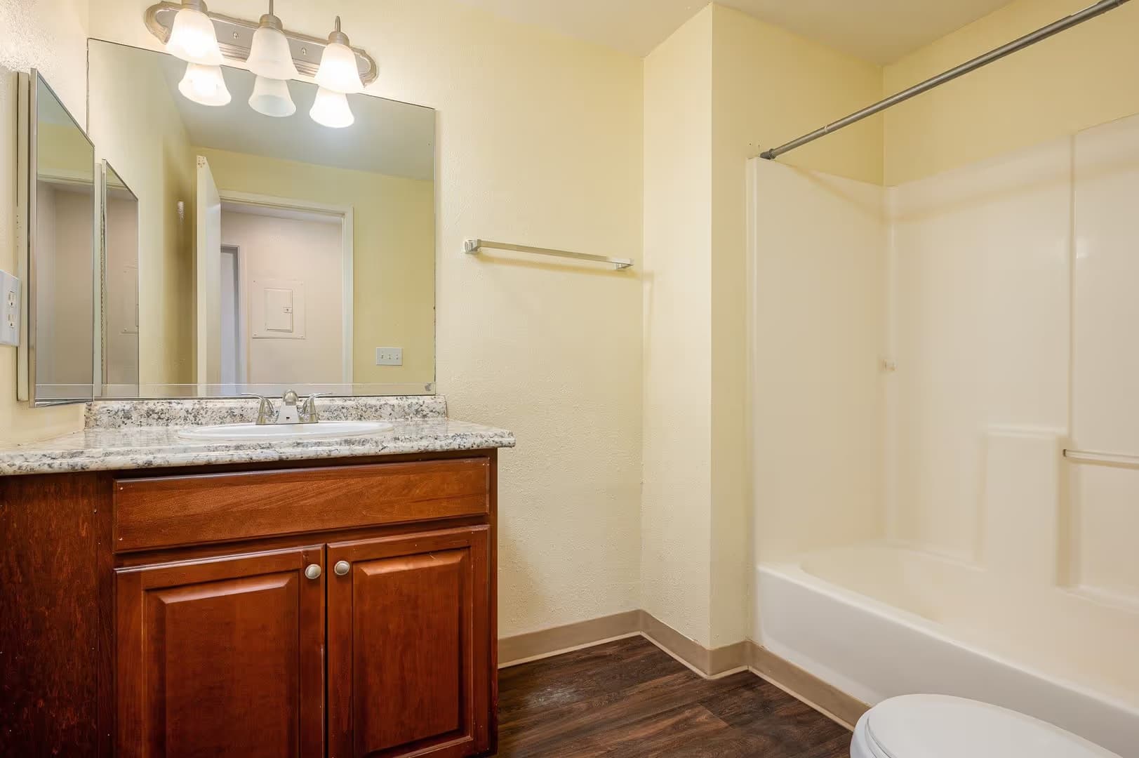 Gresham Apartment: 24050 SE Stark St