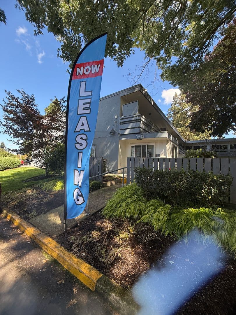 Portland Apartment: 11211 NE Weidler St