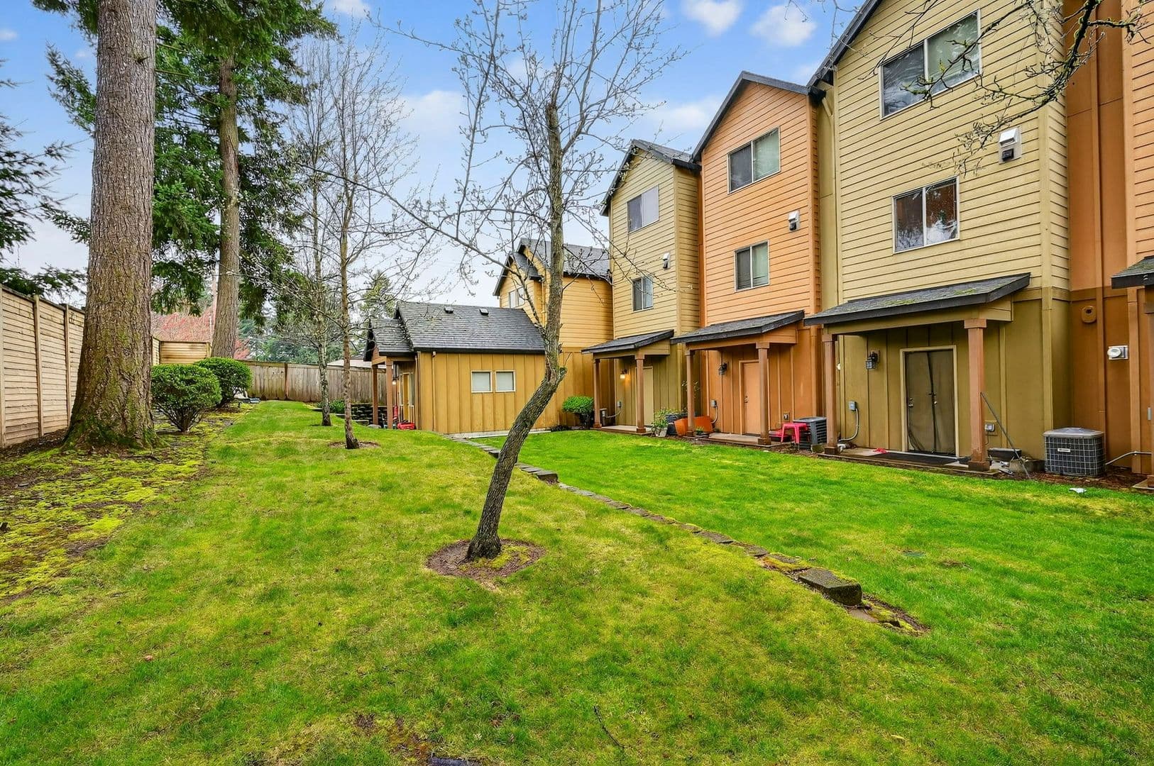 Gresham Townhome: 17218 - 17298 NE Glisan Street