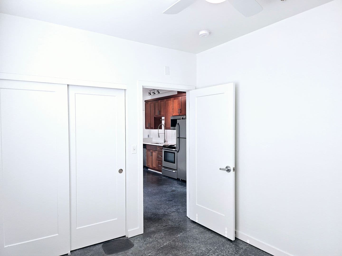 Portland Apartment: 1459 SE Ankeny St