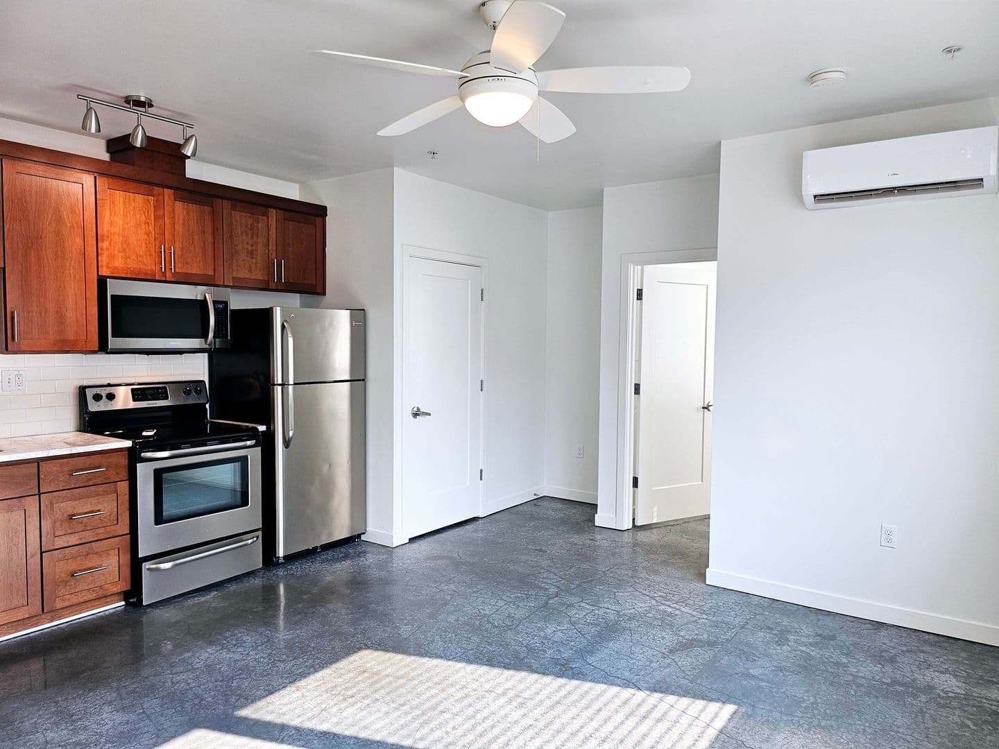 Portland Apartment: 1459 SE Ankeny St