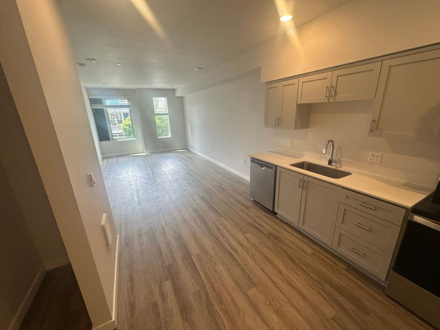 Portland Apartment: 1940 NW 25th Ave