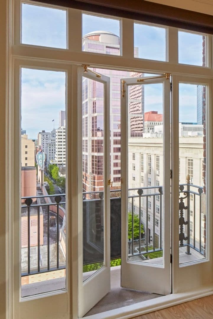 Portland Apartment: 1207 SW Broadway