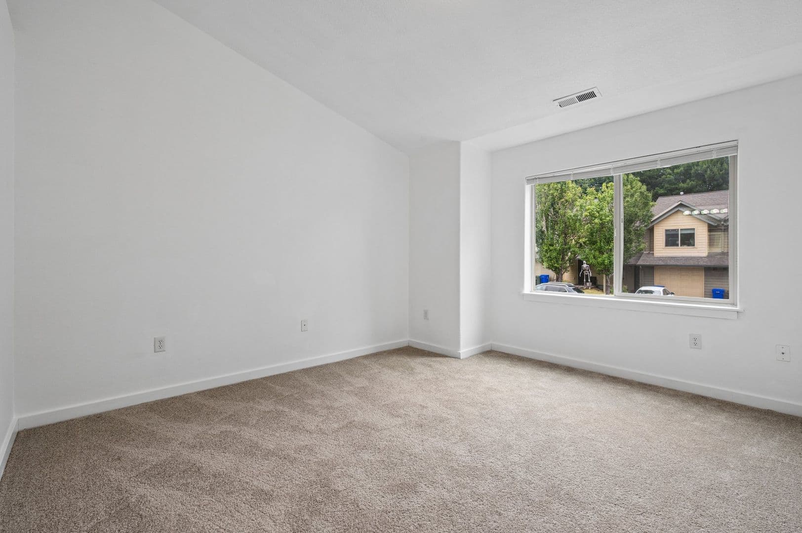 Gresham Apartment: 1411 - 1499 SE Roberts Drive