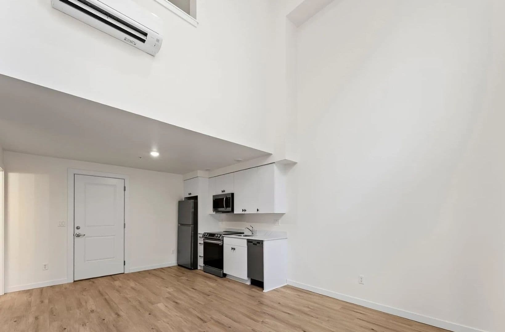 Portland Apartment: 1820 NE Davis Street