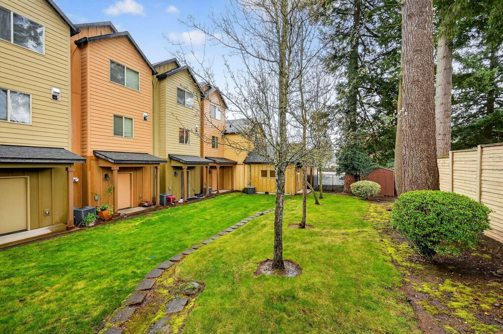 Gresham Townhome: 17218 - 17298 NE Glisan Street