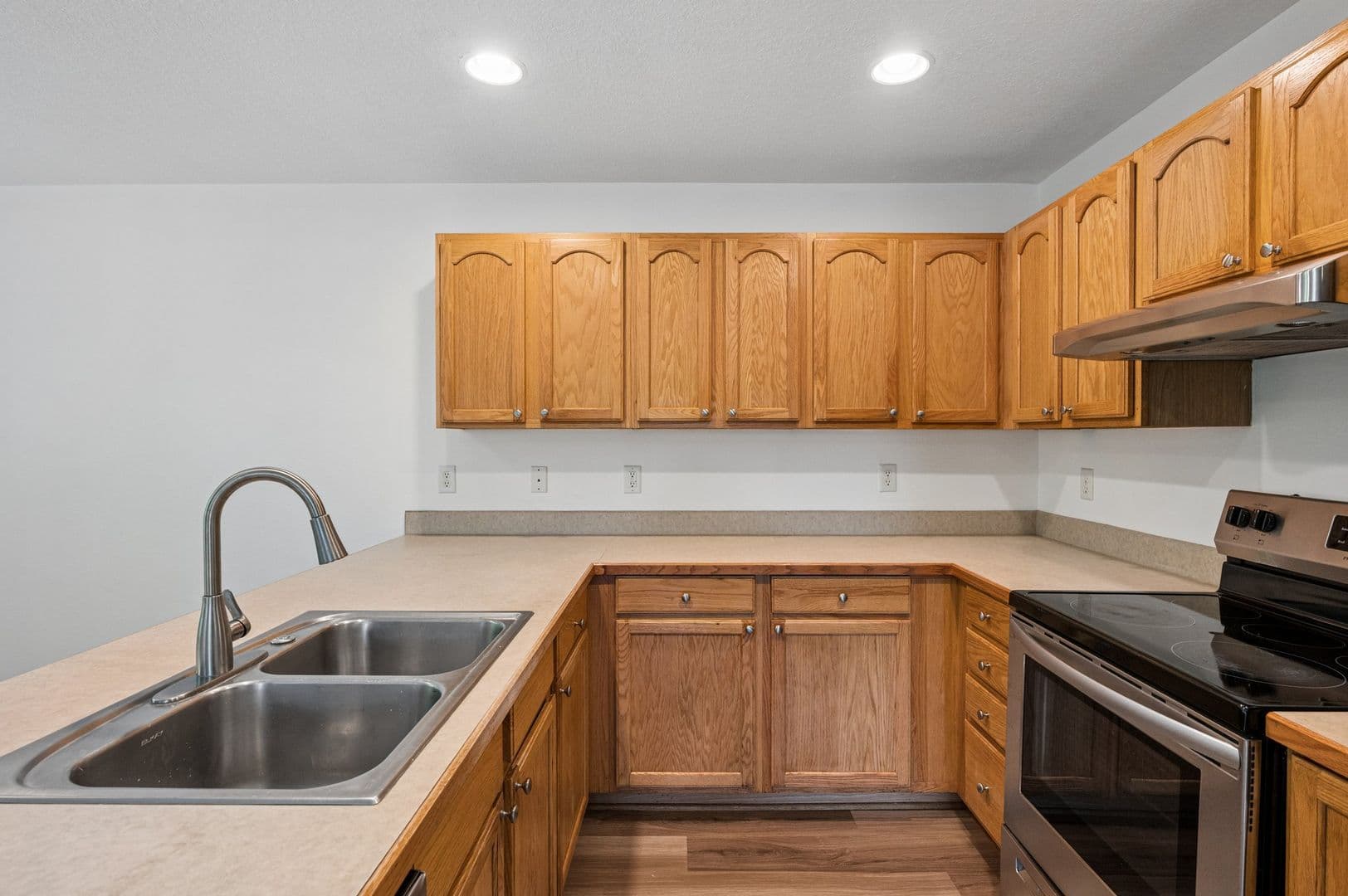 Gresham Apartment: 1411 - 1499 SE Roberts Drive