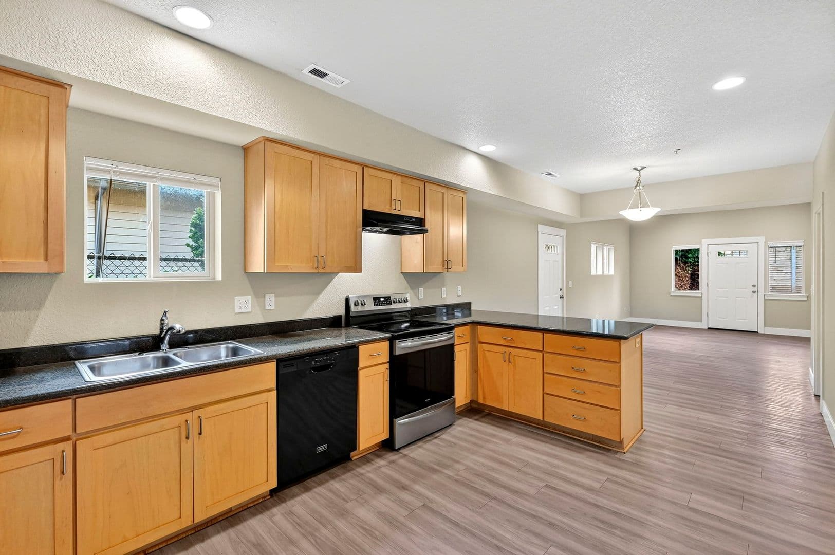 Gresham Townhome: 17218 - 17298 NE Glisan Street