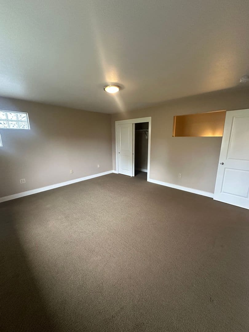 Portland Apartment: 4934-4942 NE 32nd Place