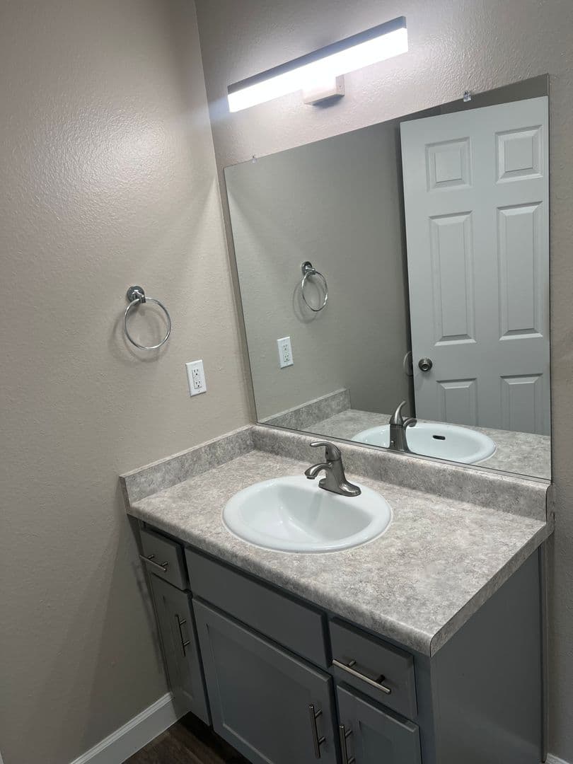 Reedley Apartment: 683 North Haney Avenue