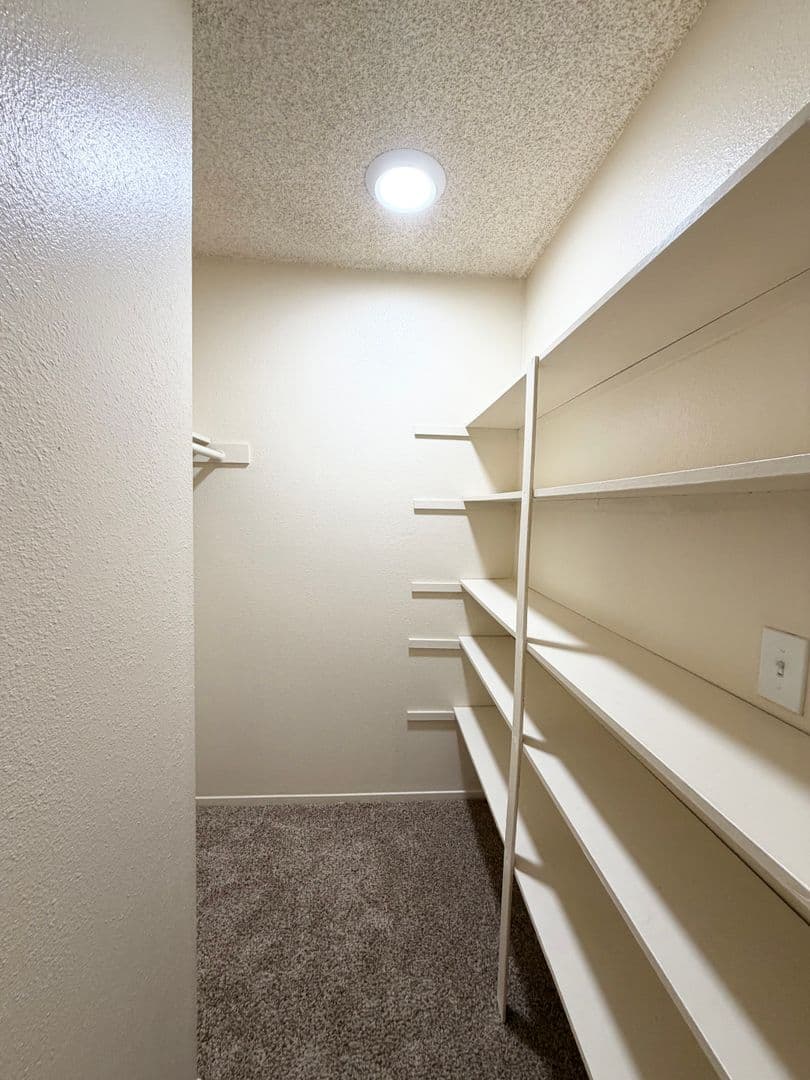 Clovis Apartment: 400 West Gettysburg Avenue