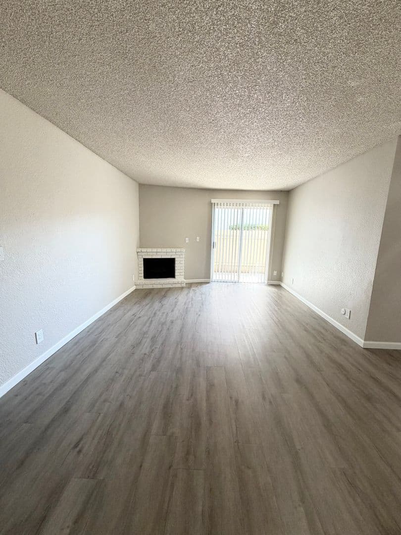 Clovis Apartment: 400 West Gettysburg Avenue