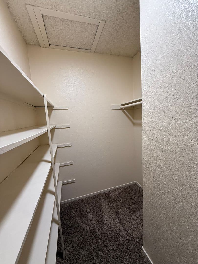Clovis Apartment: 400 West Gettysburg Avenue
