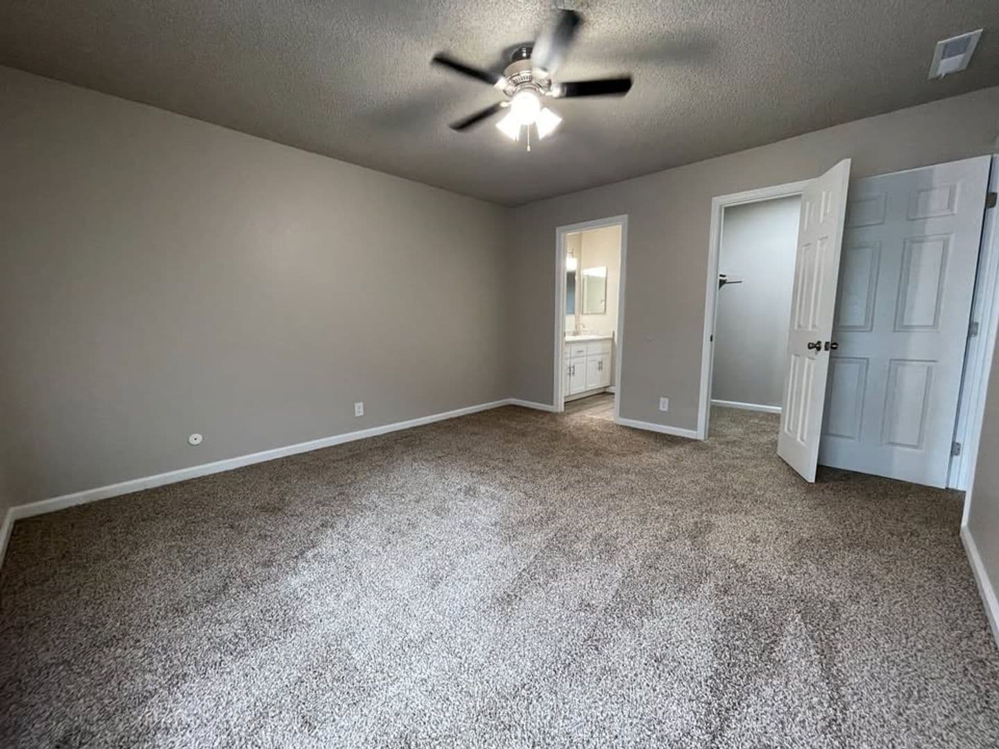 Clovis Apartment: 400 West Gettysburg Avenue