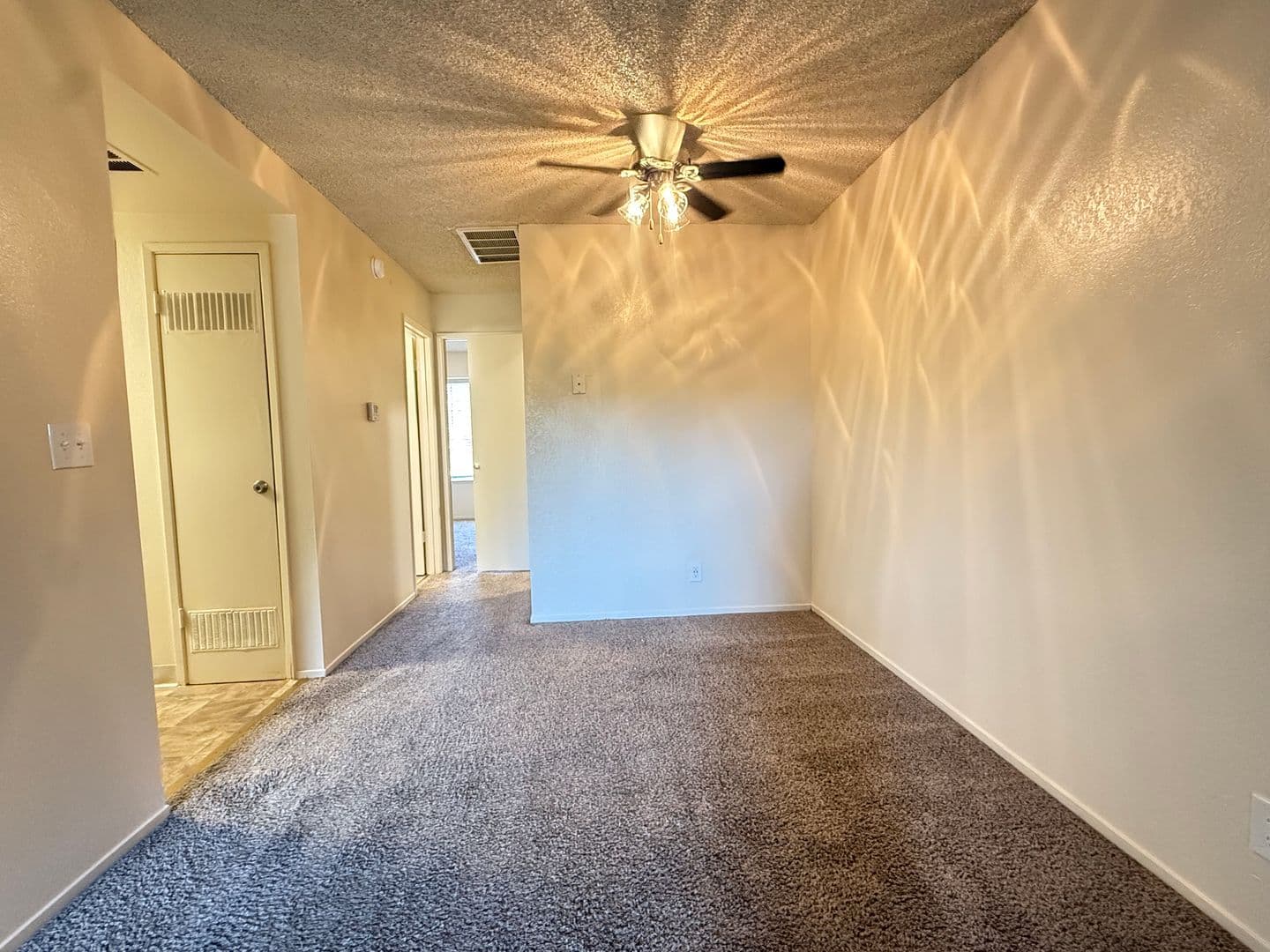Clovis Apartment: 400 West Gettysburg Avenue
