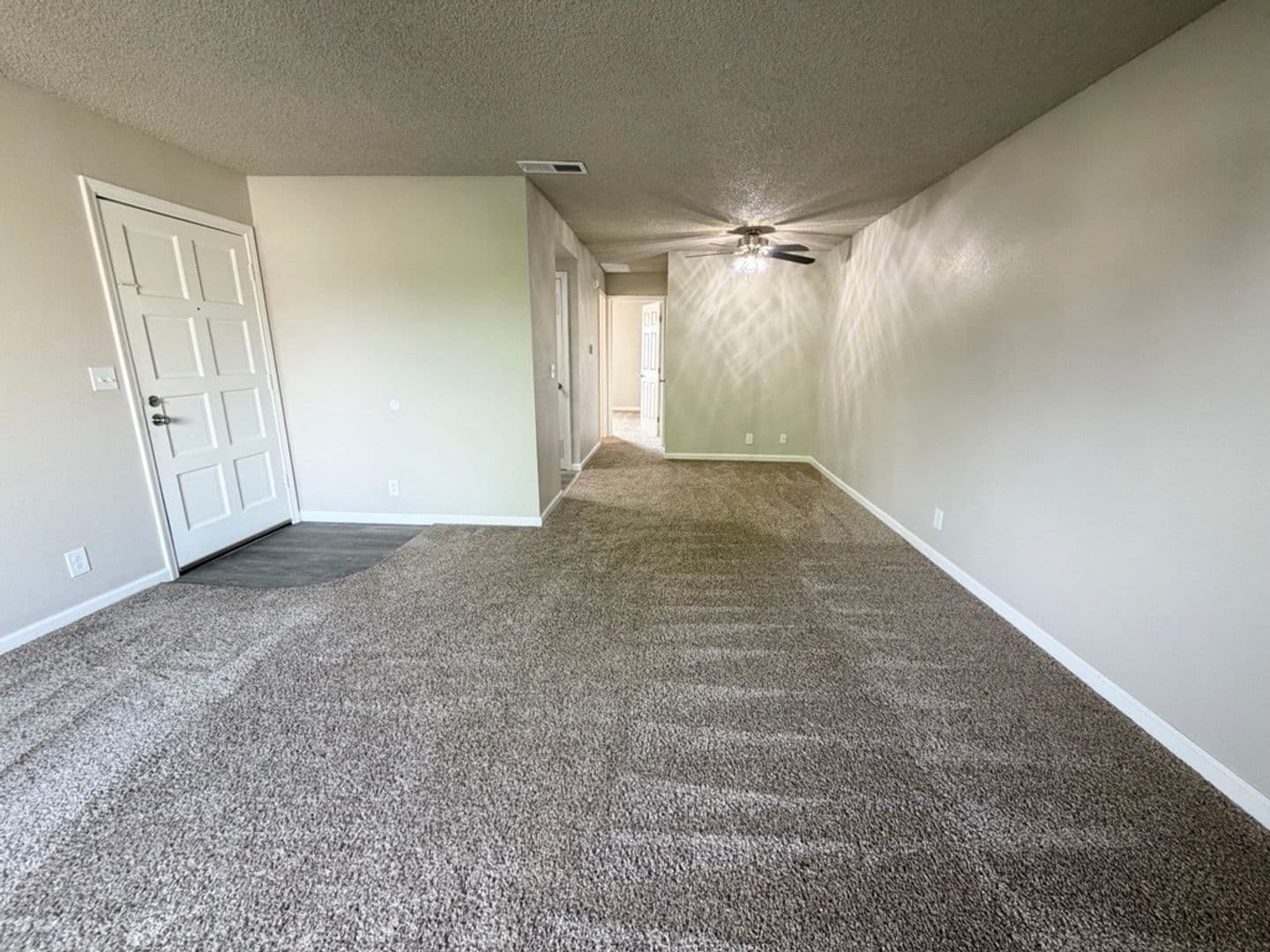 Clovis Apartment: 400 West Gettysburg Avenue