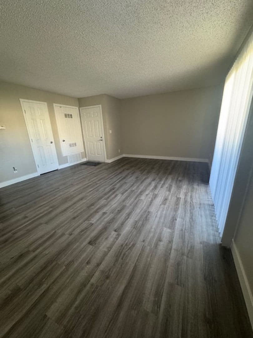 Woodland Apartment: 1180 Matmor Road