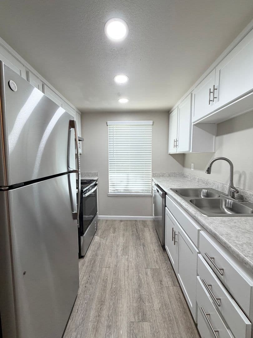 Clovis Apartment: 400 West Gettysburg Avenue