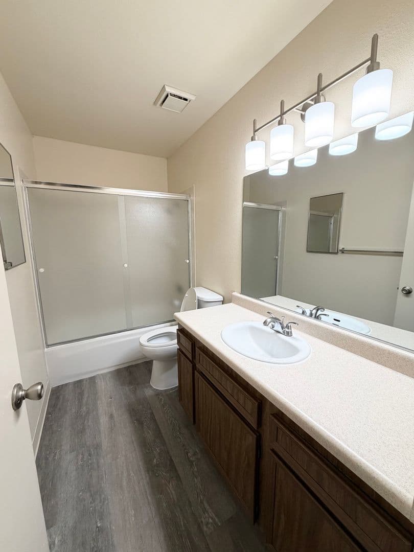 Clovis Apartment: 400 West Gettysburg Avenue