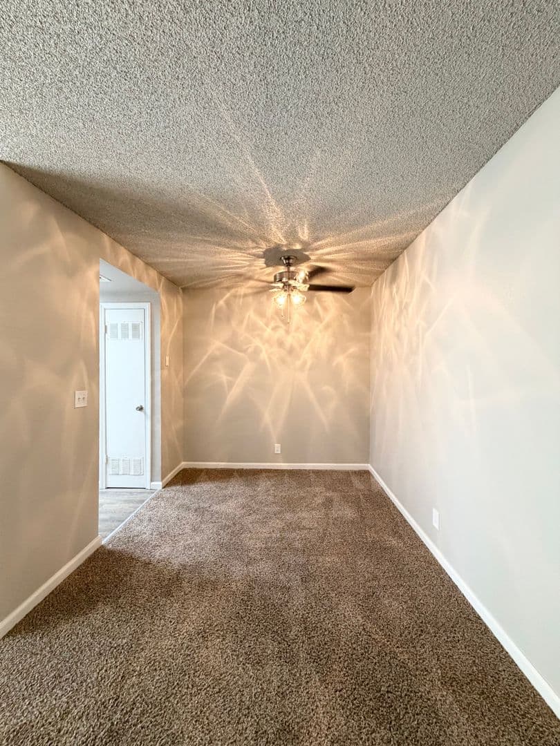 Clovis Apartment: 400 West Gettysburg Avenue
