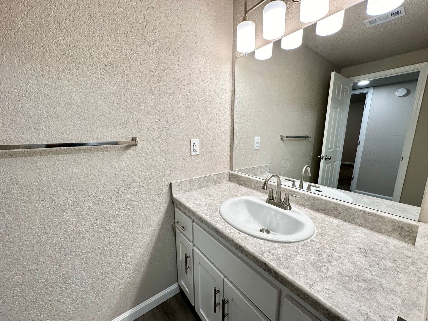 Clovis Apartment: 400 West Gettysburg Avenue