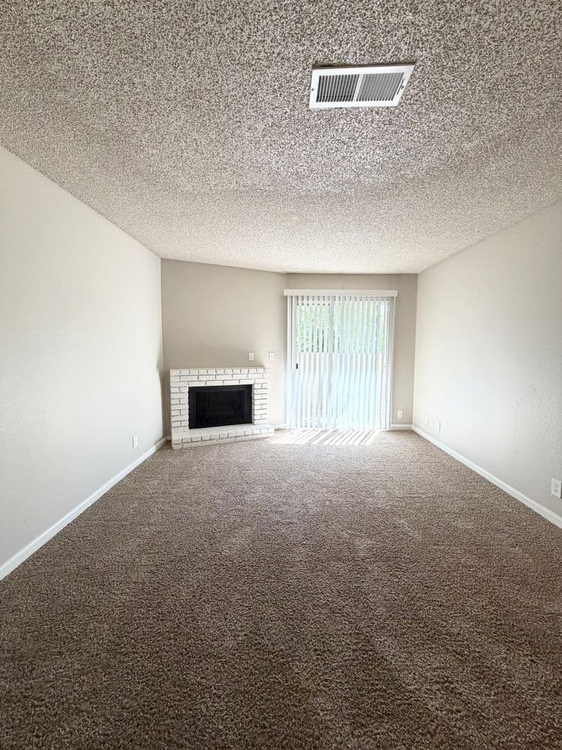 Clovis Apartment: 400 West Gettysburg Avenue