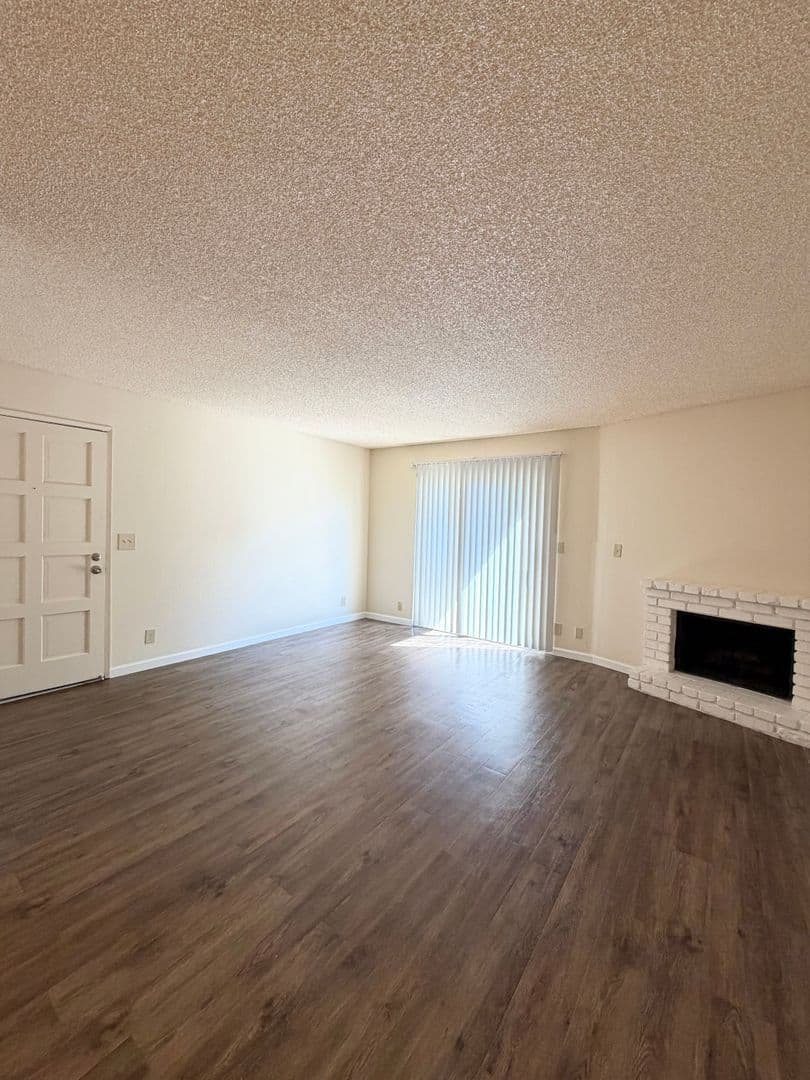 Clovis Apartment: 400 West Gettysburg Avenue
