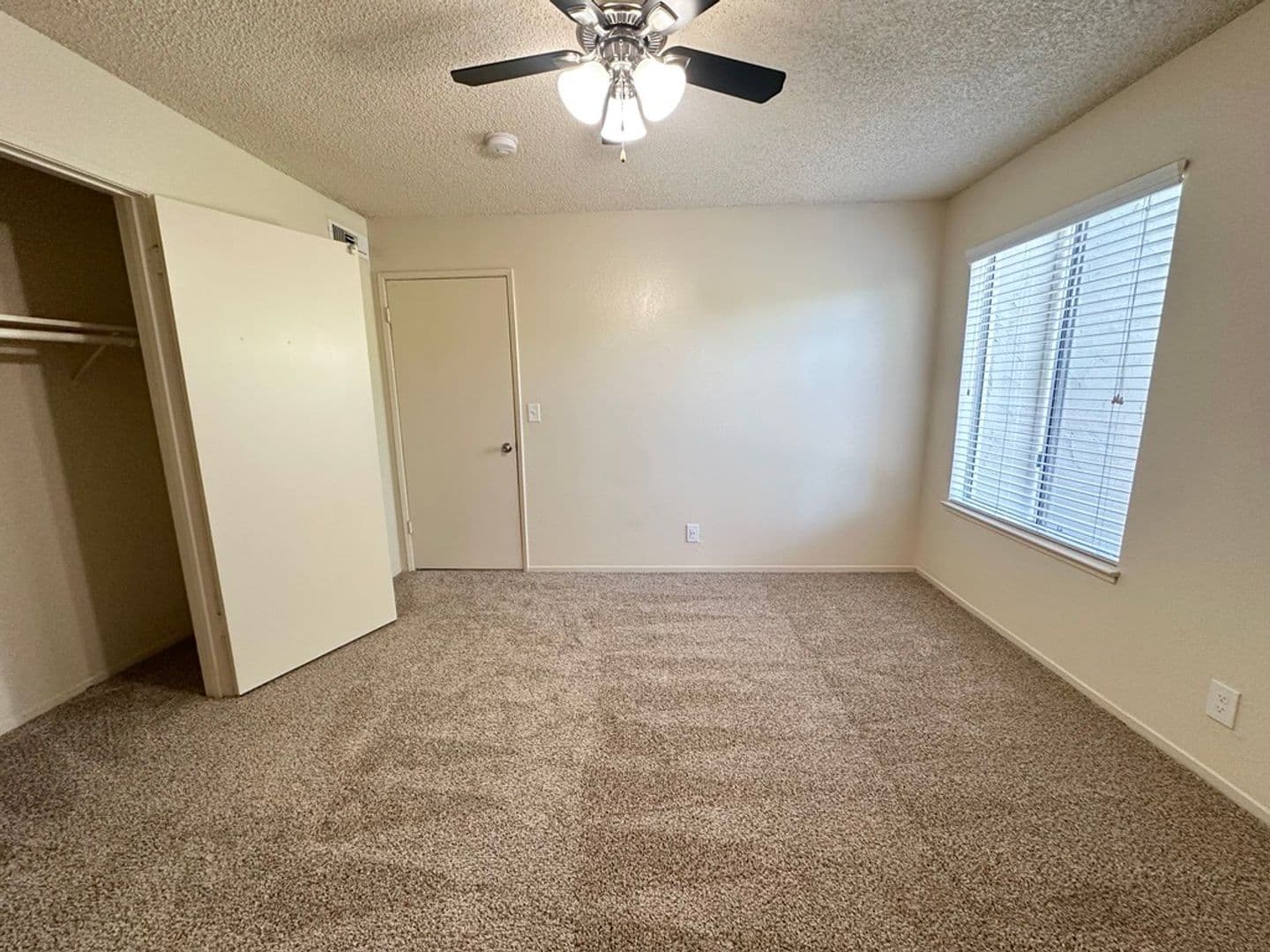 Clovis Apartment: 400 West Gettysburg Avenue